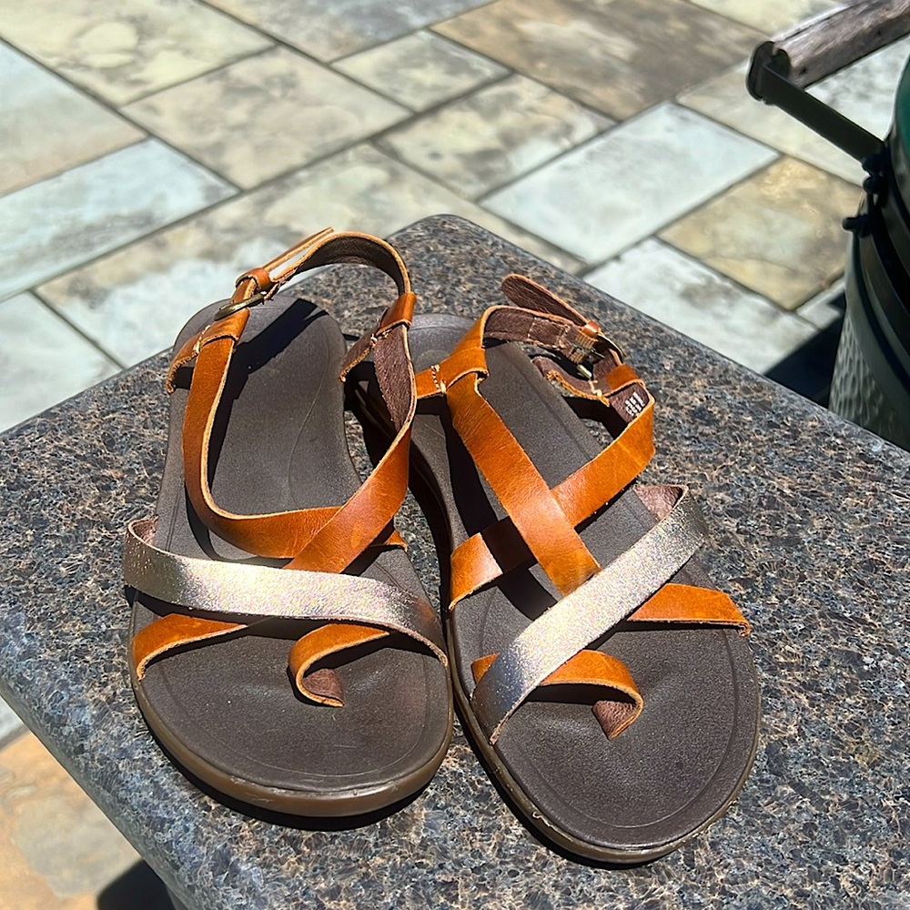 OluKai Upena Sandal- size 9